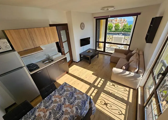 Апартамент Sea View Apartment, Morsky Bryag Свети Влас