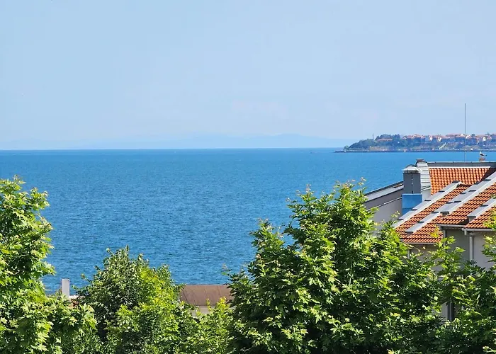 Sea View Apartment, Morsky Bryag Апартамент